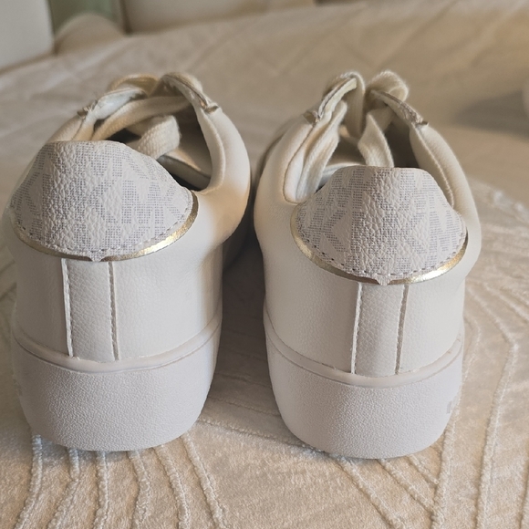 Michael Kors White Sneakers with Metallic Logo - Picture 4 of 9